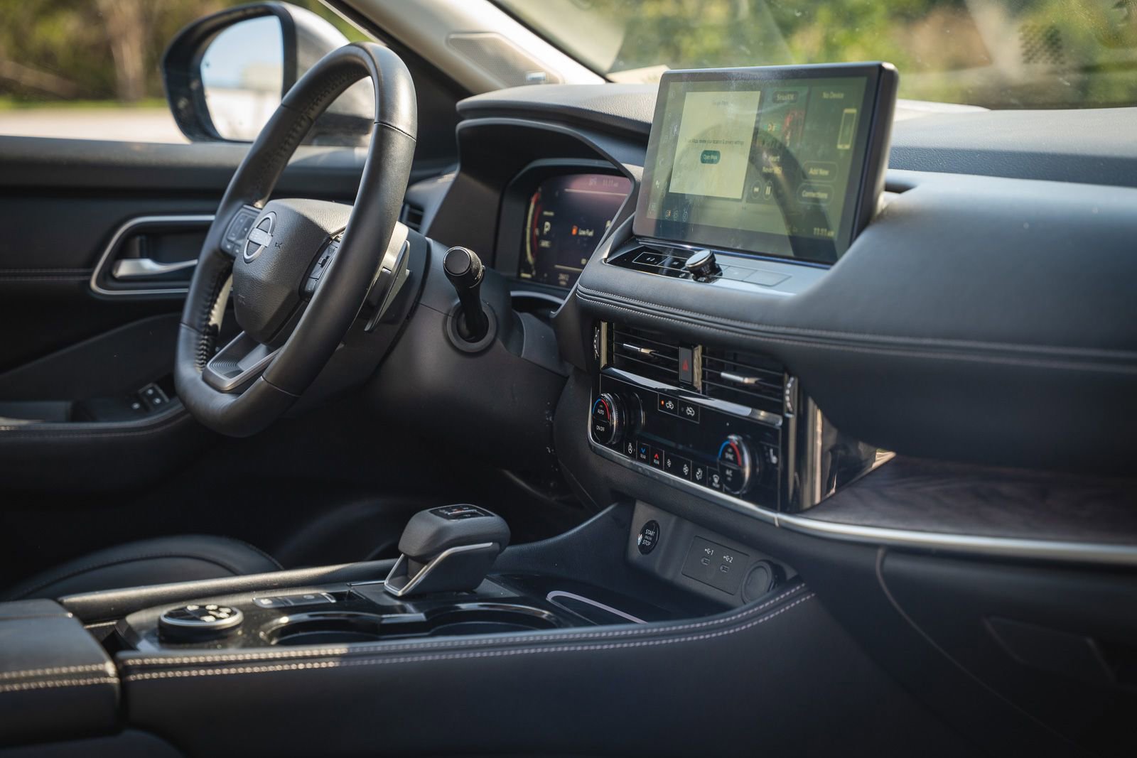 Used 2025 Nissan Rogue Platinum w/ Platinum Premium Package image 13