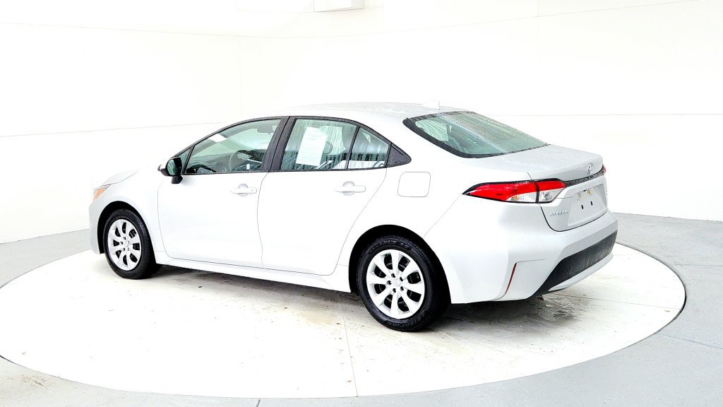 Used 2022 Toyota Corolla LE FWD image 4
