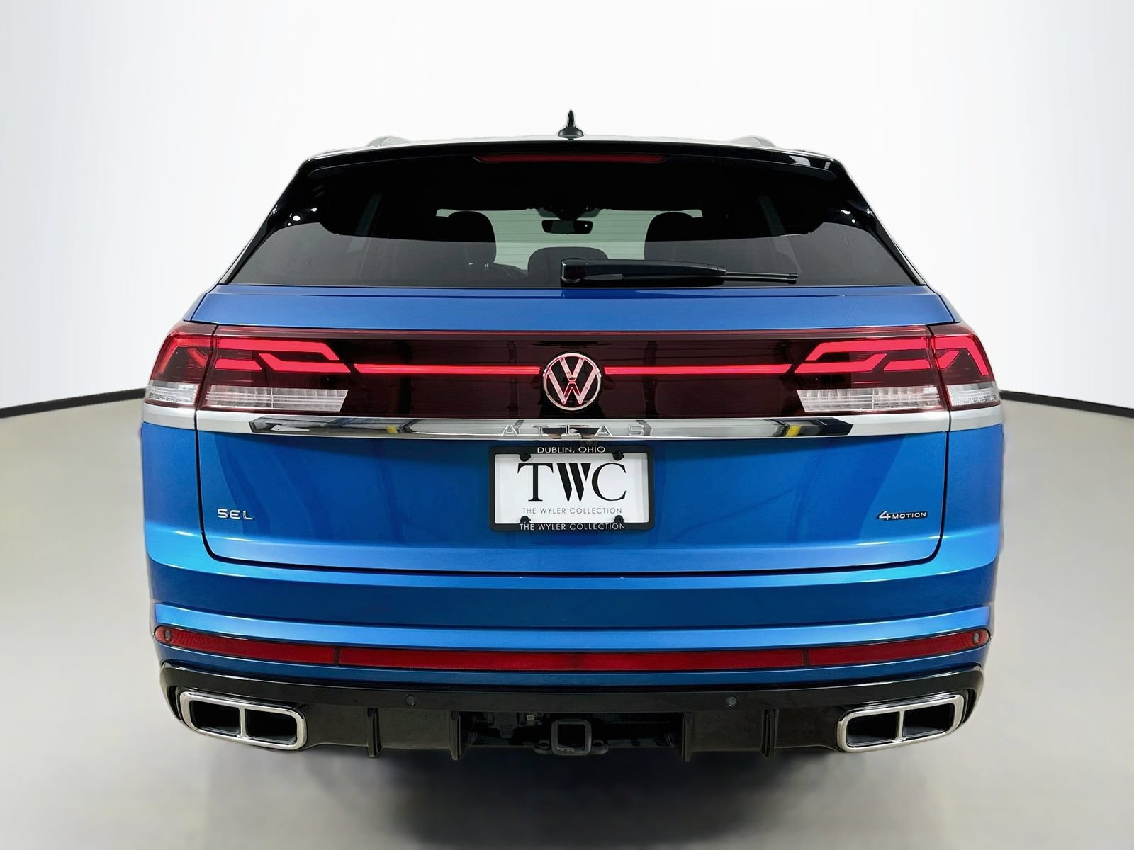 Certified 2024 Volkswagen Atlas Cross Sport SEL R-Line AWD/4WD image 6