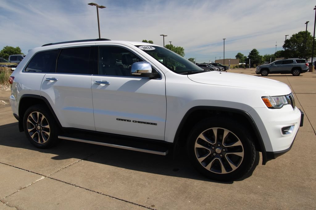 Used 2018 Jeep Grand Cherokee Limited AWD/4WD image 3