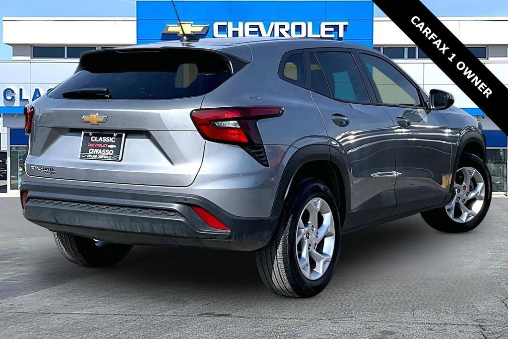 Used 2025 Chevrolet Trax LS w/ LS Convenience Package image 5