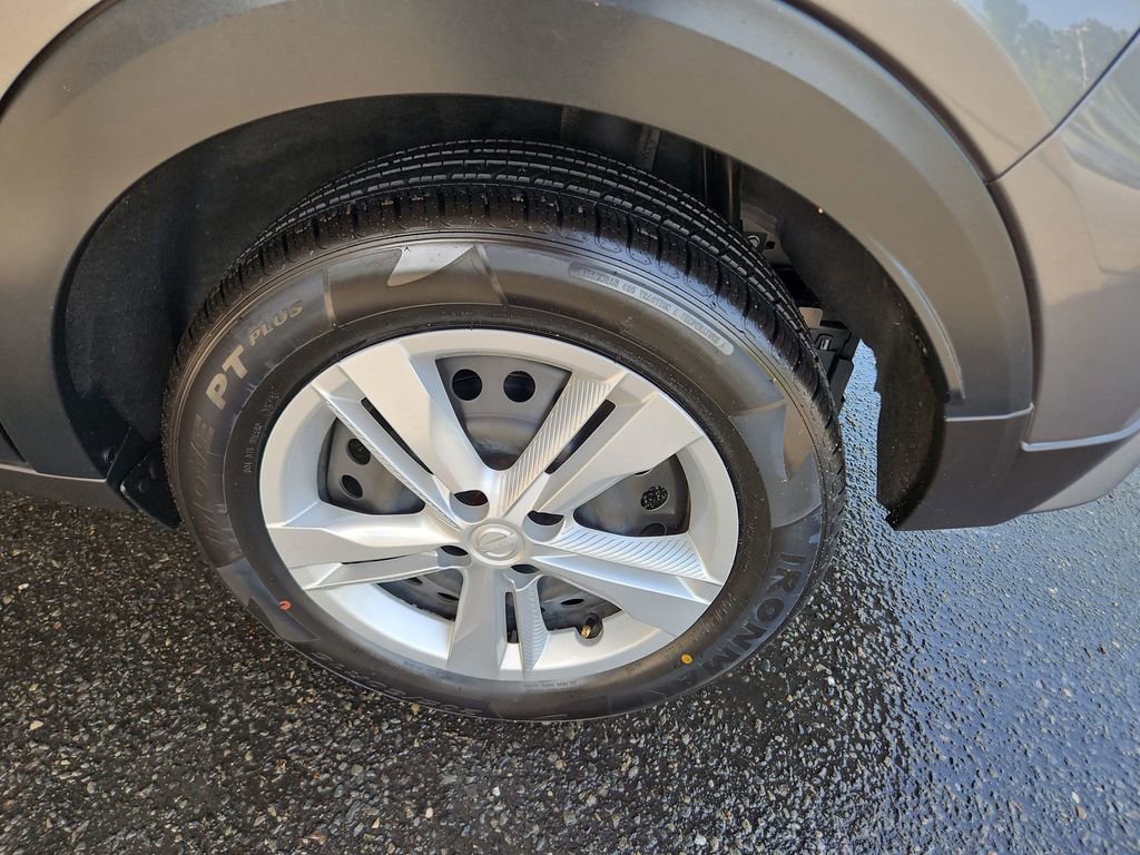 Used 2024 Nissan Kicks S image 28