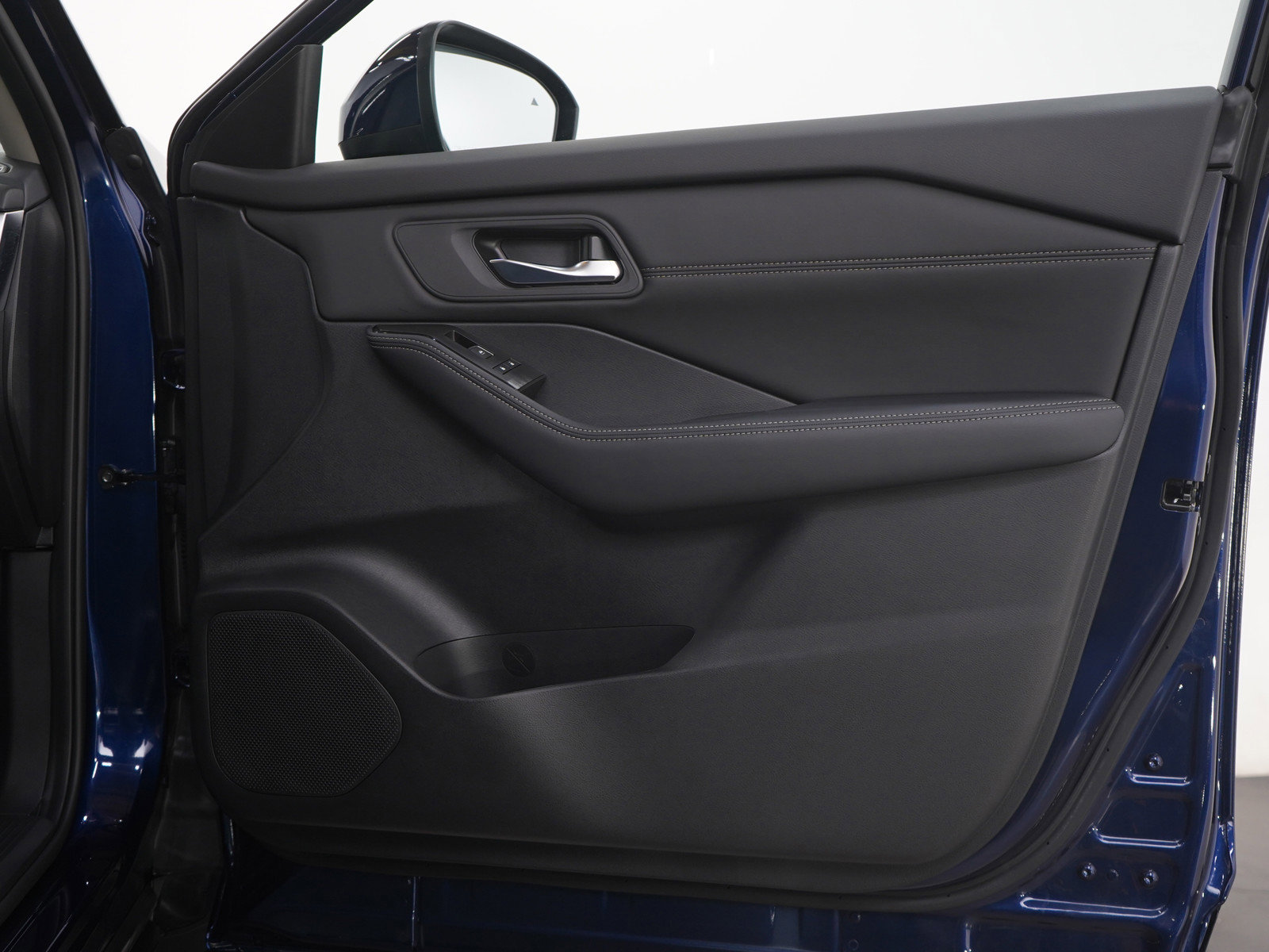 Used 2024 Nissan Rogue SL image 12