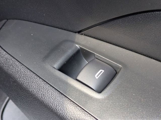 New 2026 Chevrolet Trax RS w/ Sunroof Package FWD image 31