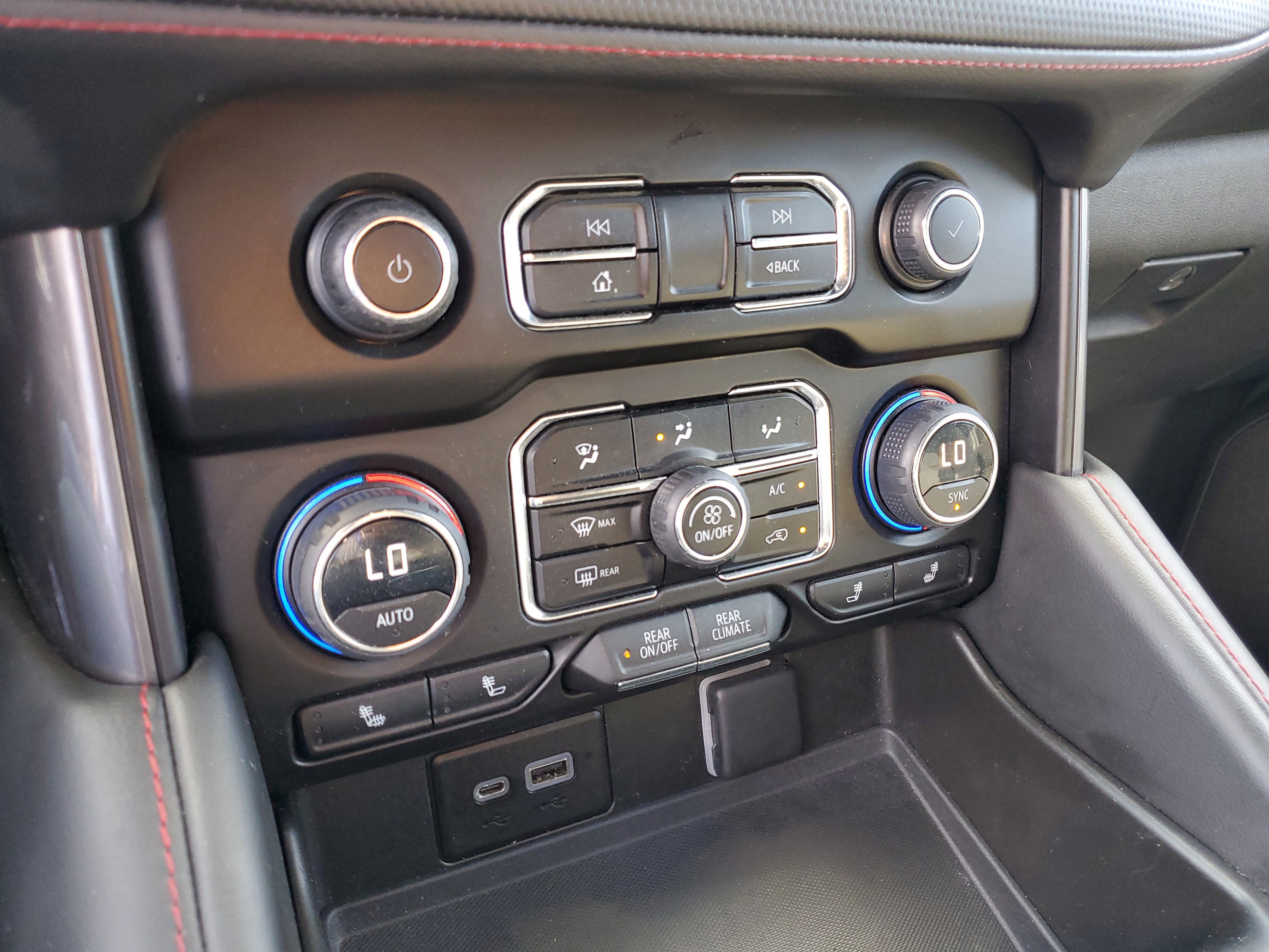 Used 2023 Chevrolet Suburban RST w/ Luxury Package image 16