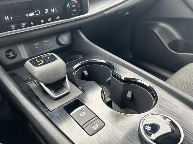Used 2025 Nissan Rogue SV image 30