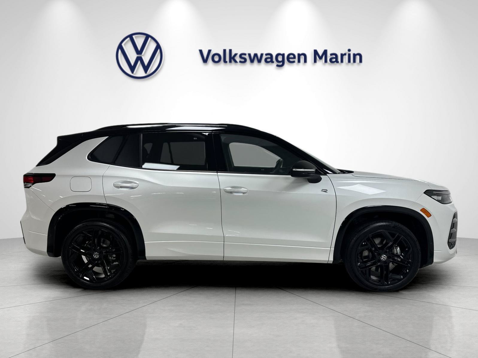New 2026 Volkswagen Tiguan SE R-Line AWD/4WD image 6