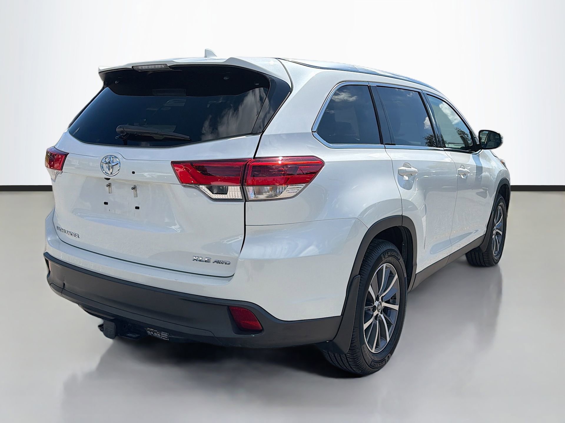 Used 2019 Toyota Highlander XLE image 4