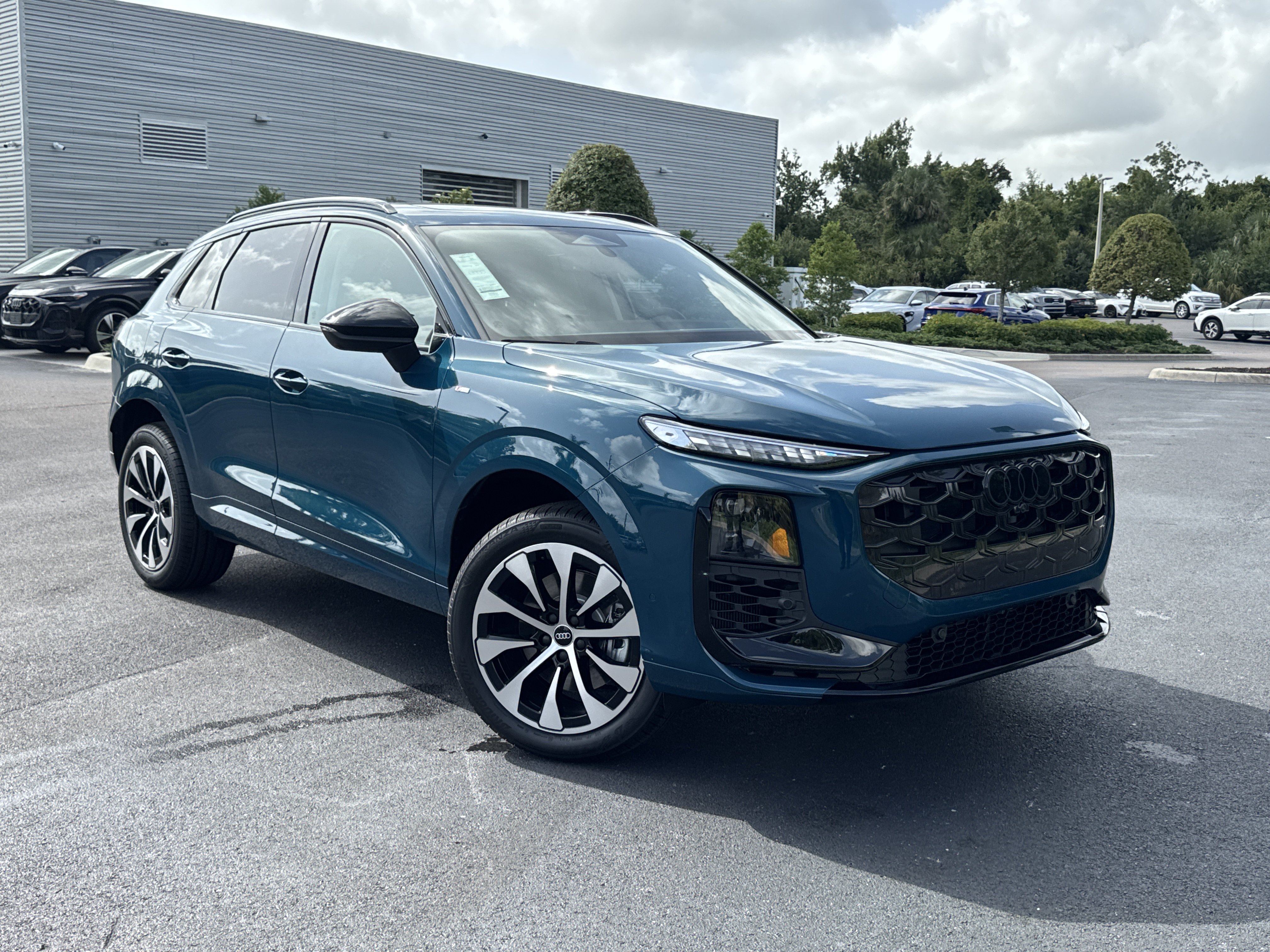 New 2026 Audi Q3 quattro 2.0T AWD/4WD image 1