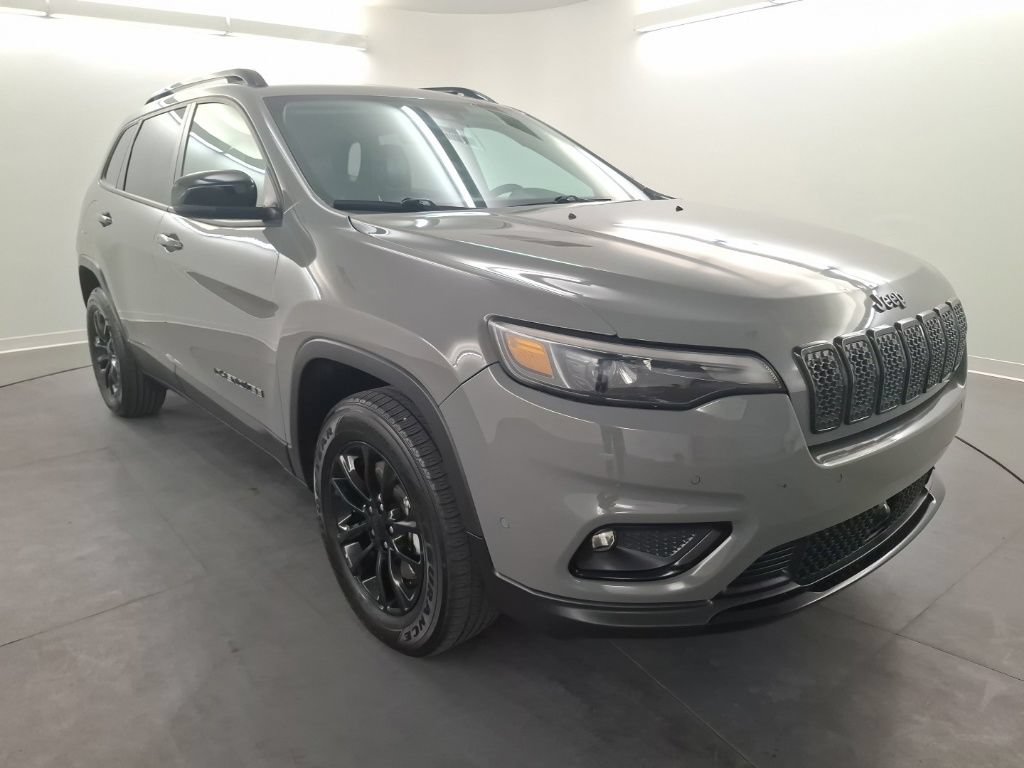 Used 2023 Jeep Cherokee Altitude Lux