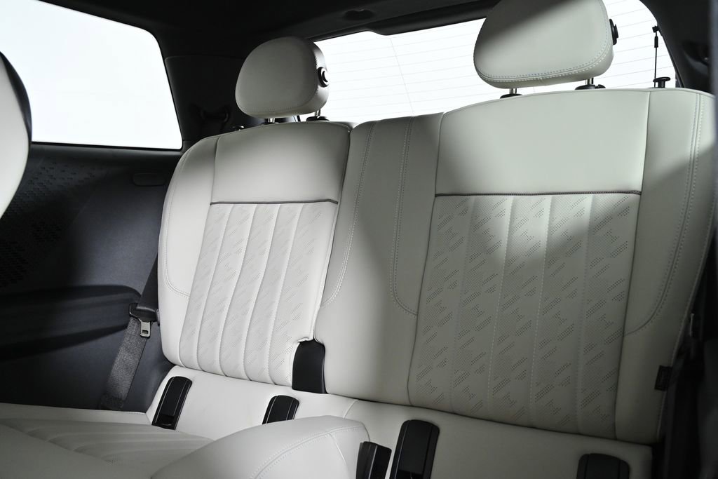 Used 2025 MINI Cooper 2-Door Hardtop image 30