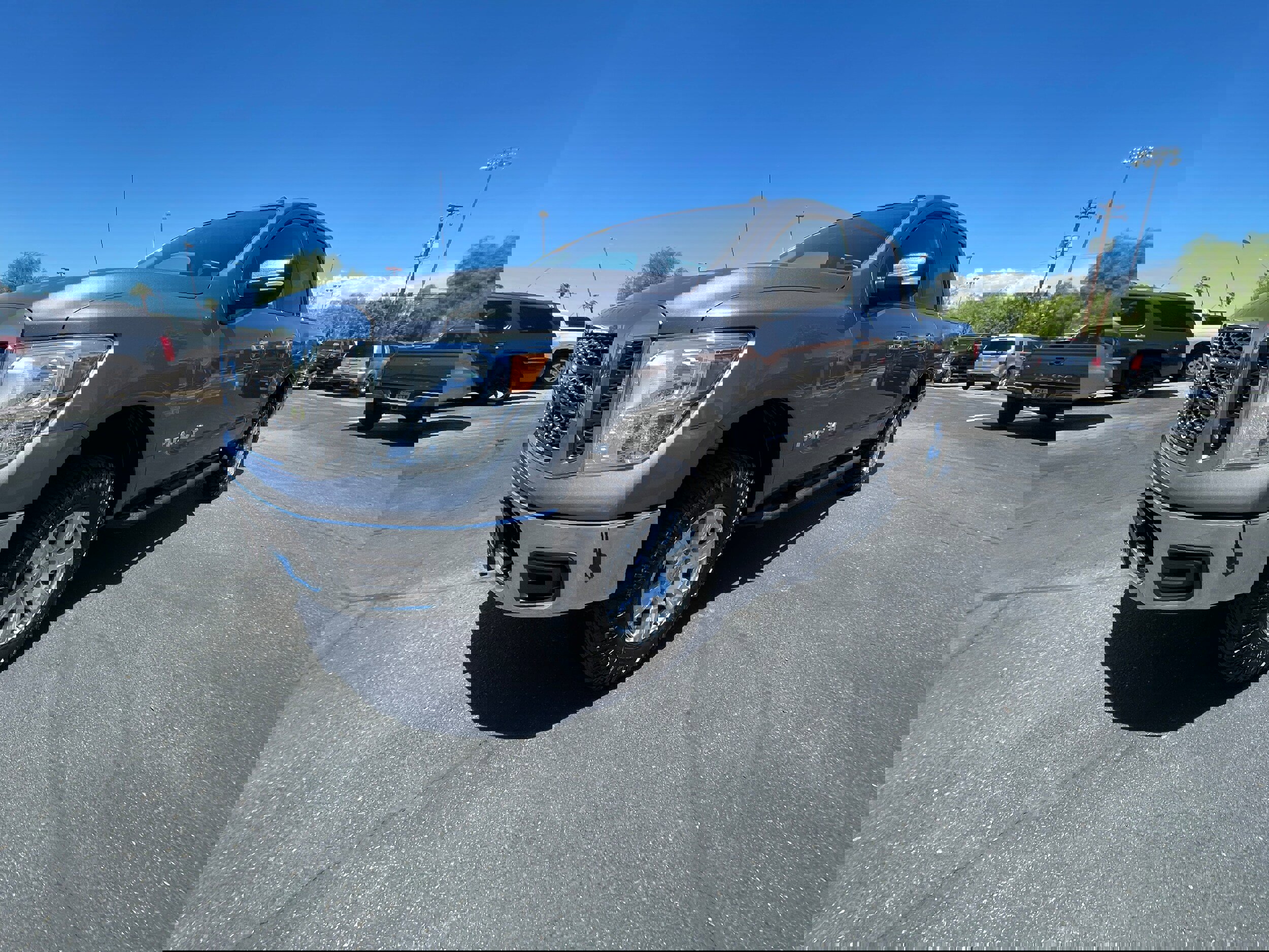 Used 2018 Nissan Titan SV image 10