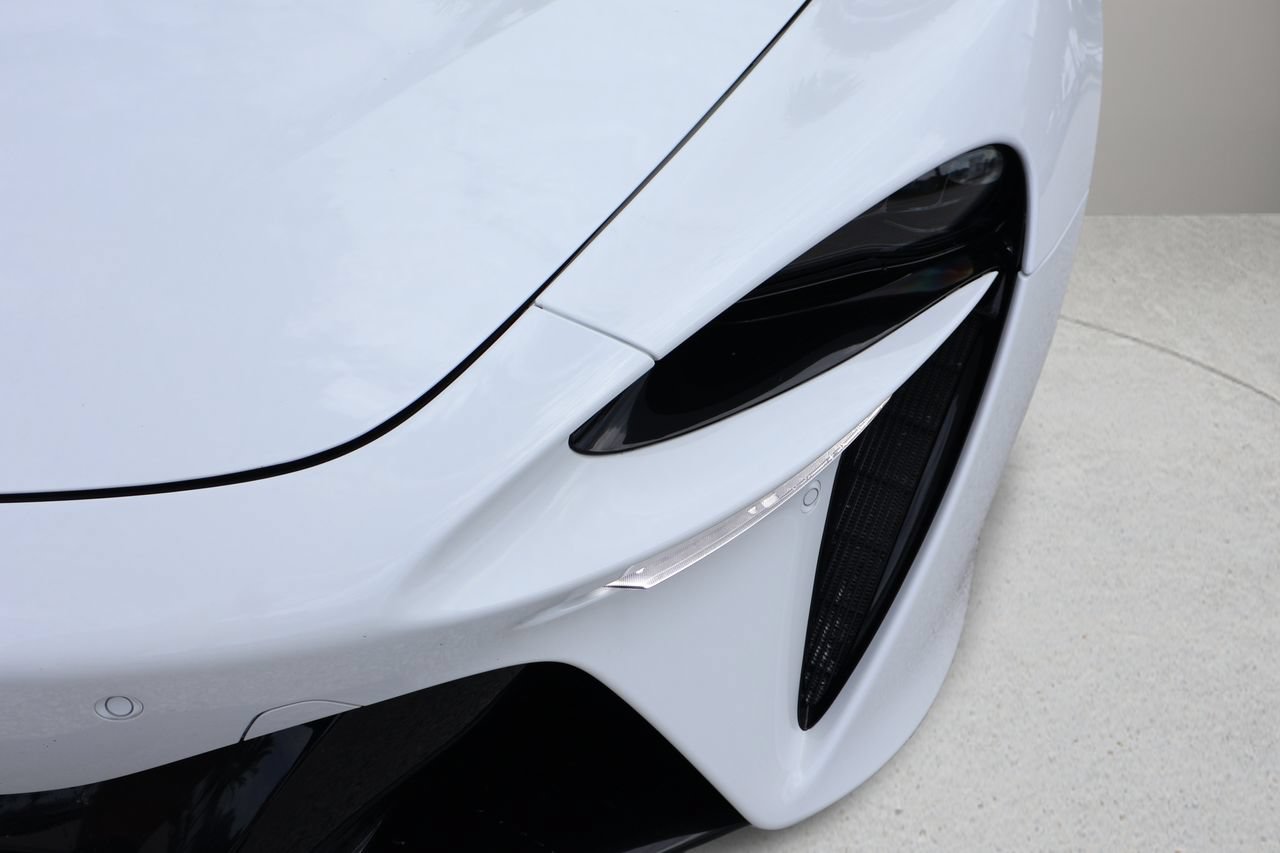 Used 2025 McLaren Artura Spider RWD image 29