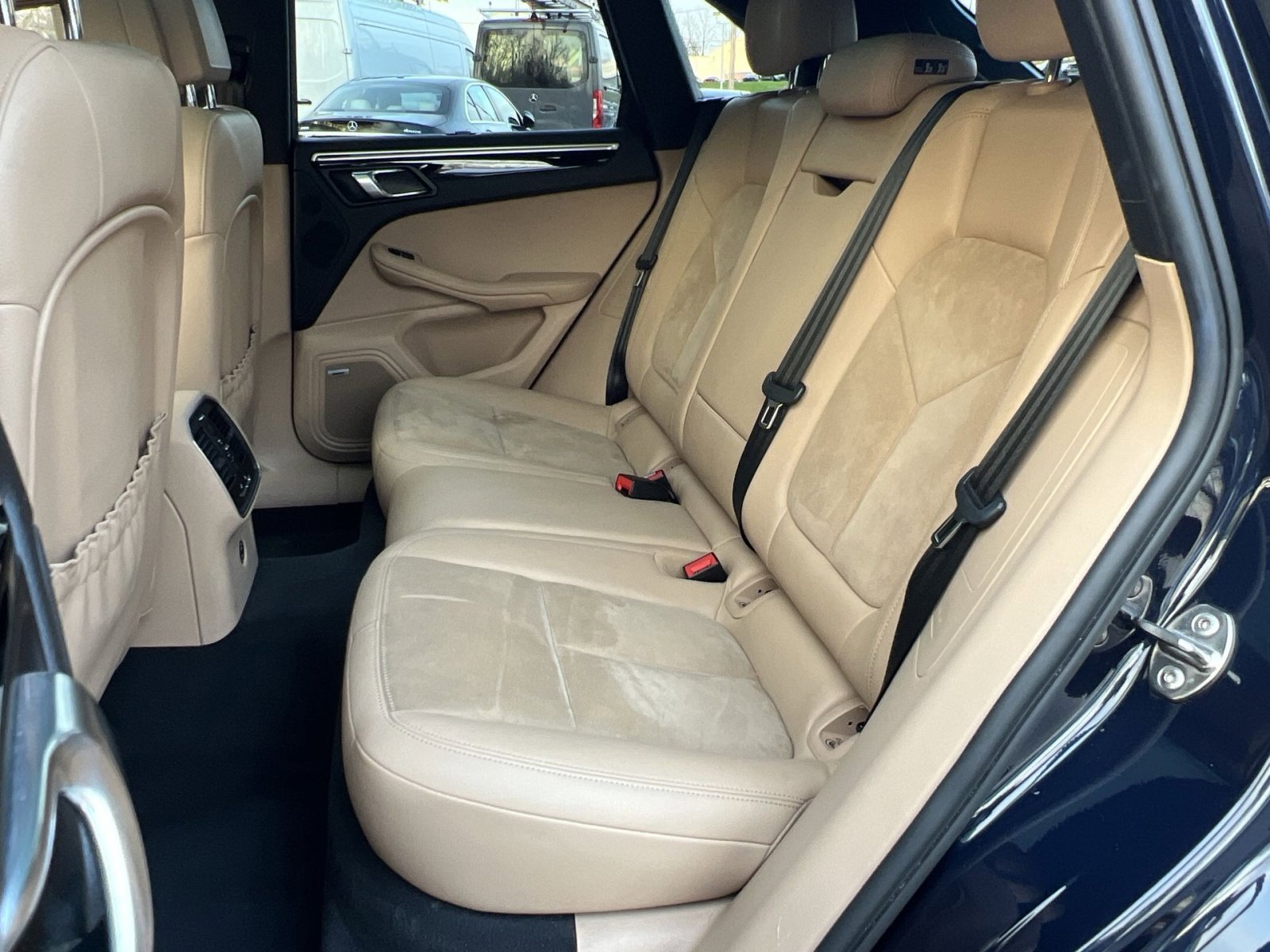 Used 2021 Porsche Macan w/ Premium Package AWD/4WD image 23