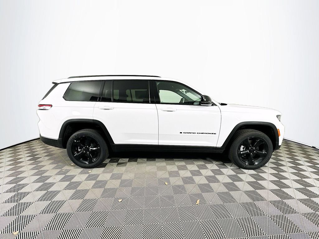 New 2025 Jeep Grand Cherokee L Altitude image 10