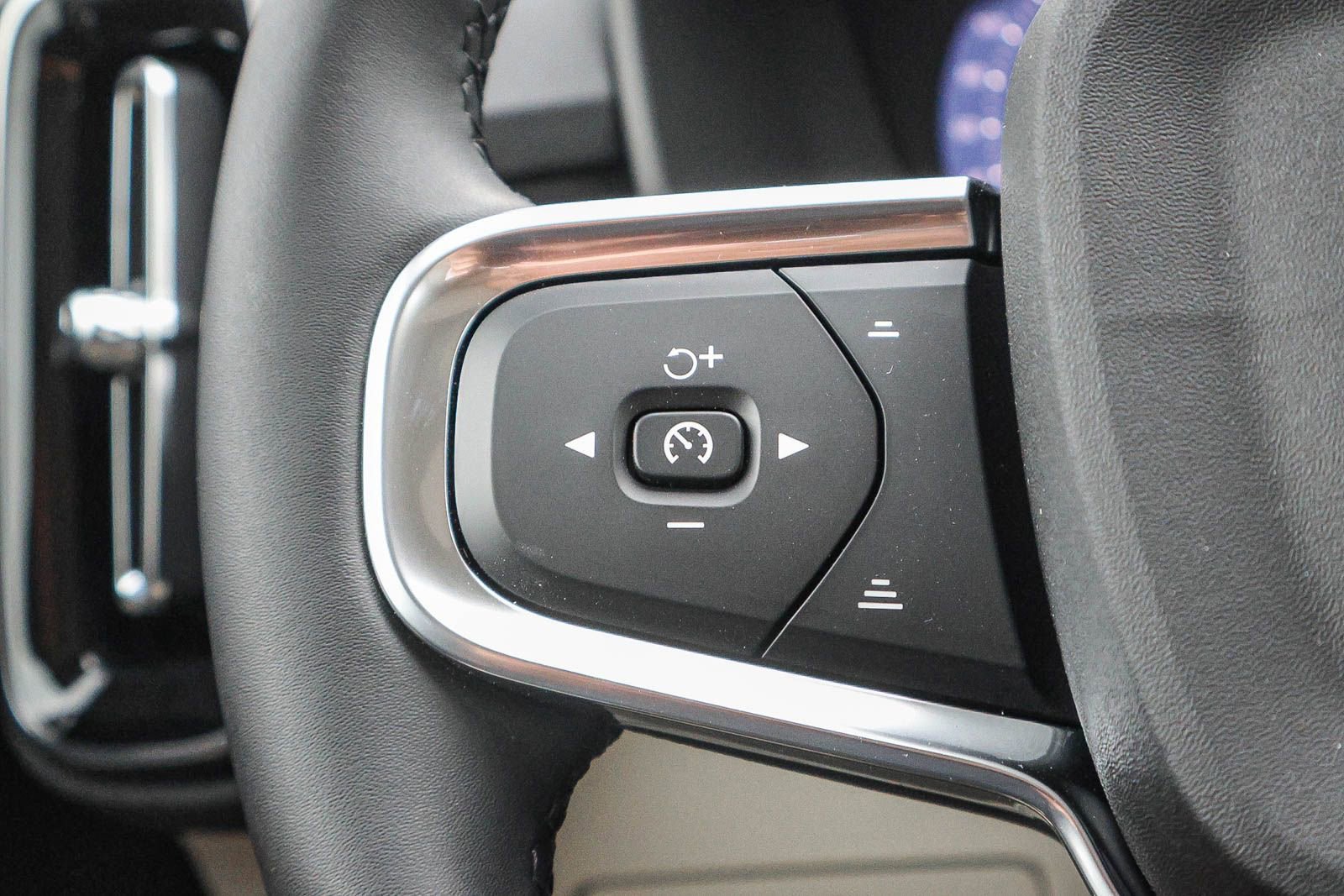 New 2026 Volvo XC40 B5 Plus w/ Protection Package Premier image 37