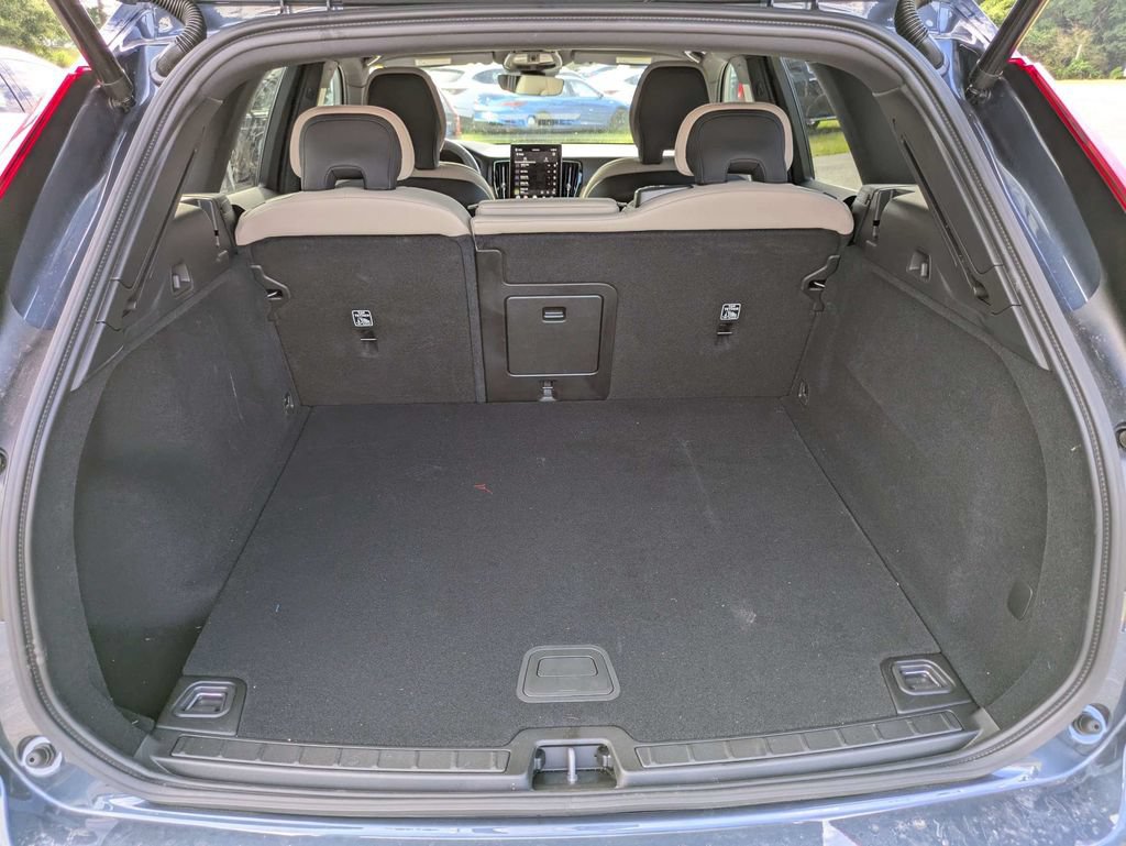 Certified 2026 Volvo XC60 B5 Core AWD/4WD image 13