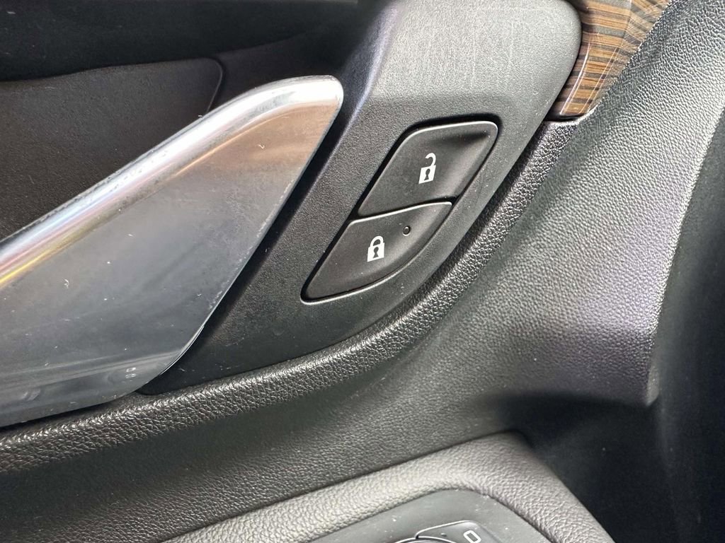 Used 2020 GMC Terrain SLE w/ Driver Convenience Package image 32