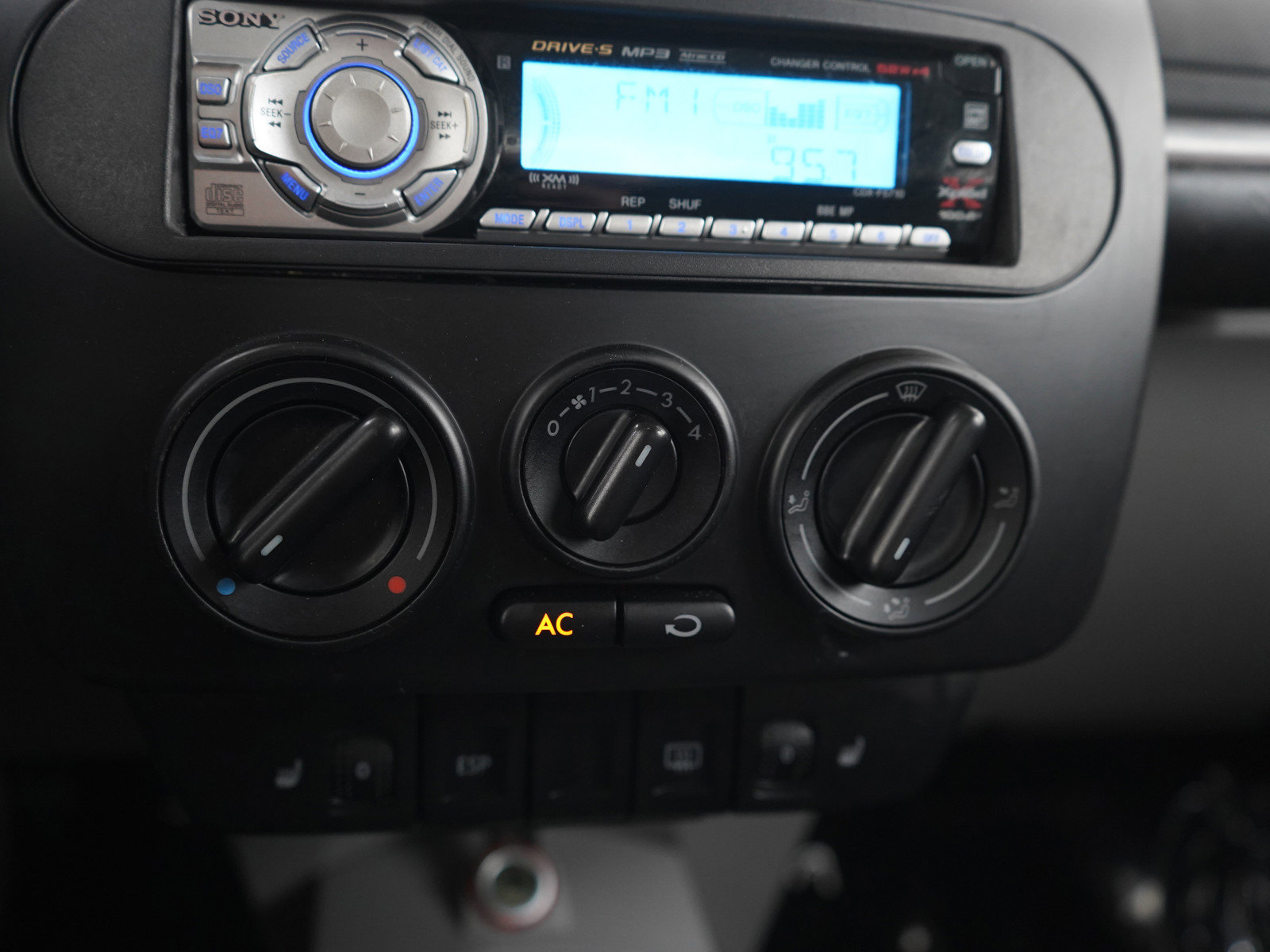 Used 2004 Volkswagen Beetle GLS FWD image 17