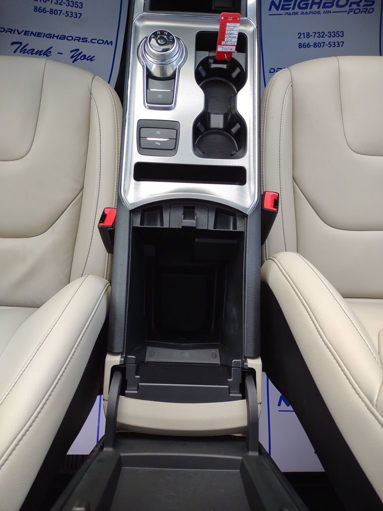 Used 2022 Ford Edge Titanium w/ Class II Trailer Tow Package image 25