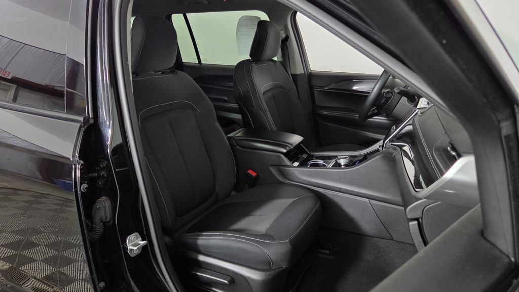 Used 2022 Jeep Grand Cherokee L Laredo w/ Luxury Tech Group I AWD/4WD image 39