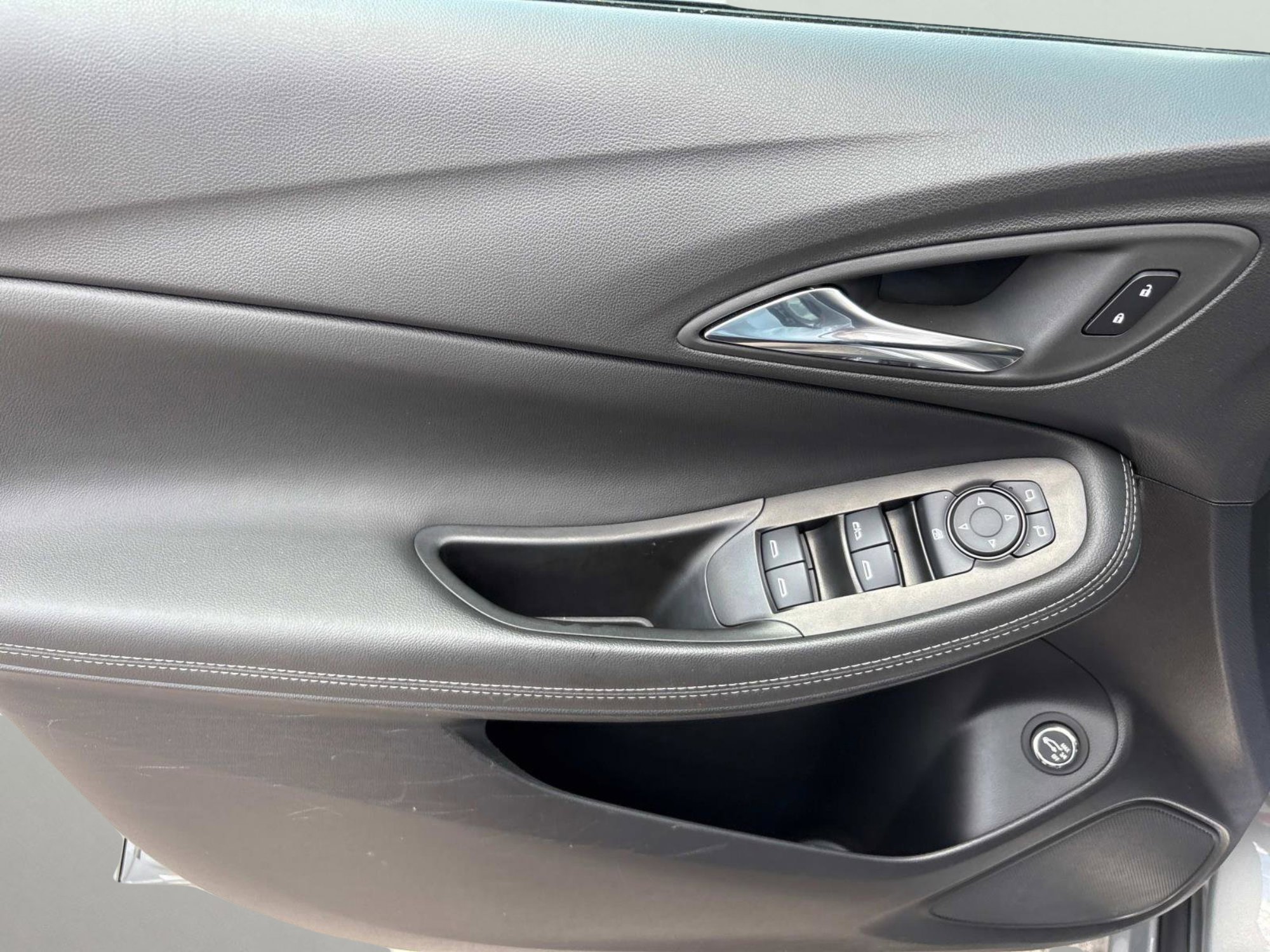 Used 2023 Buick Encore GX Select w/ Sport Touring Package image 28