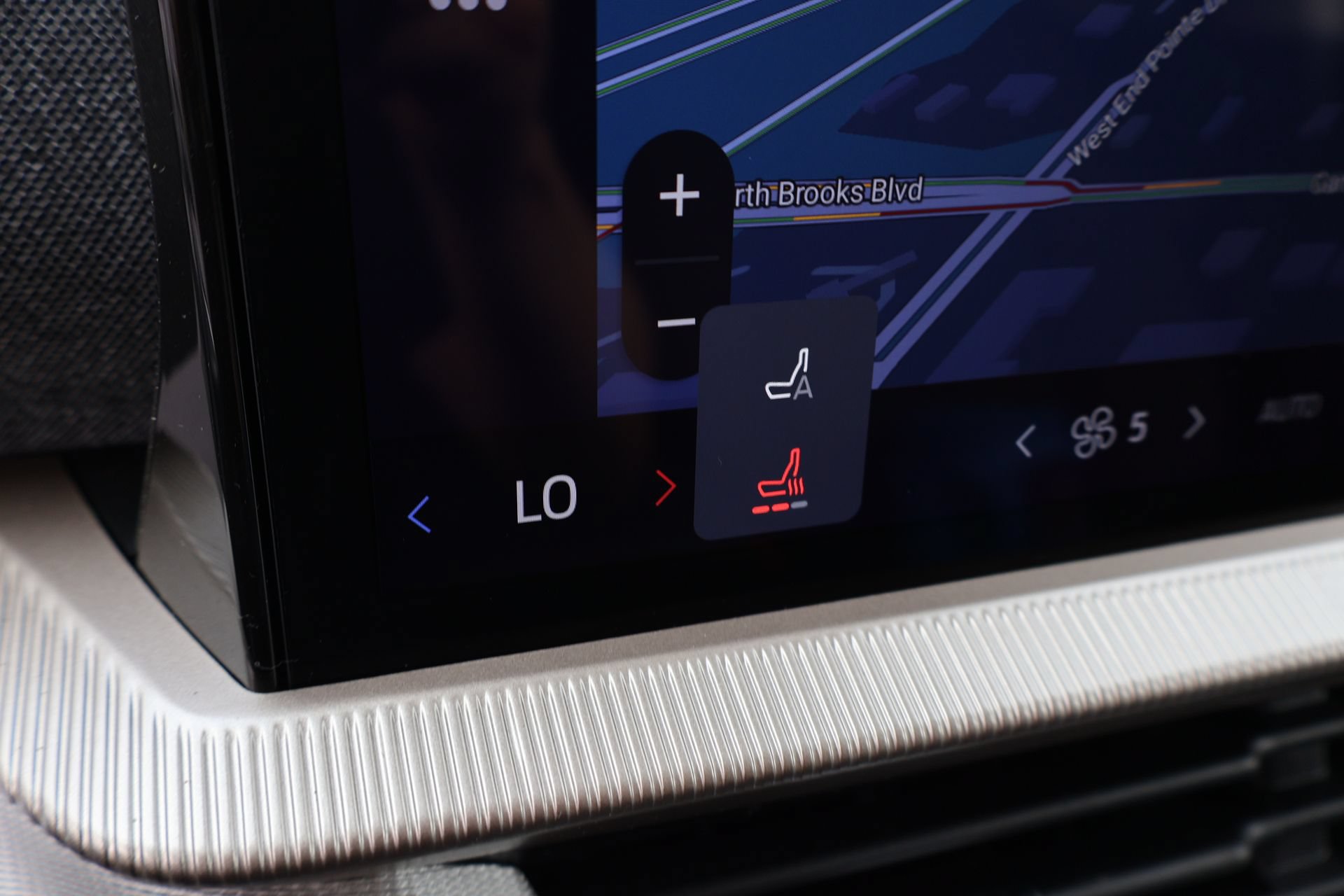 New 2026 Ford Explorer Active RWD image 8