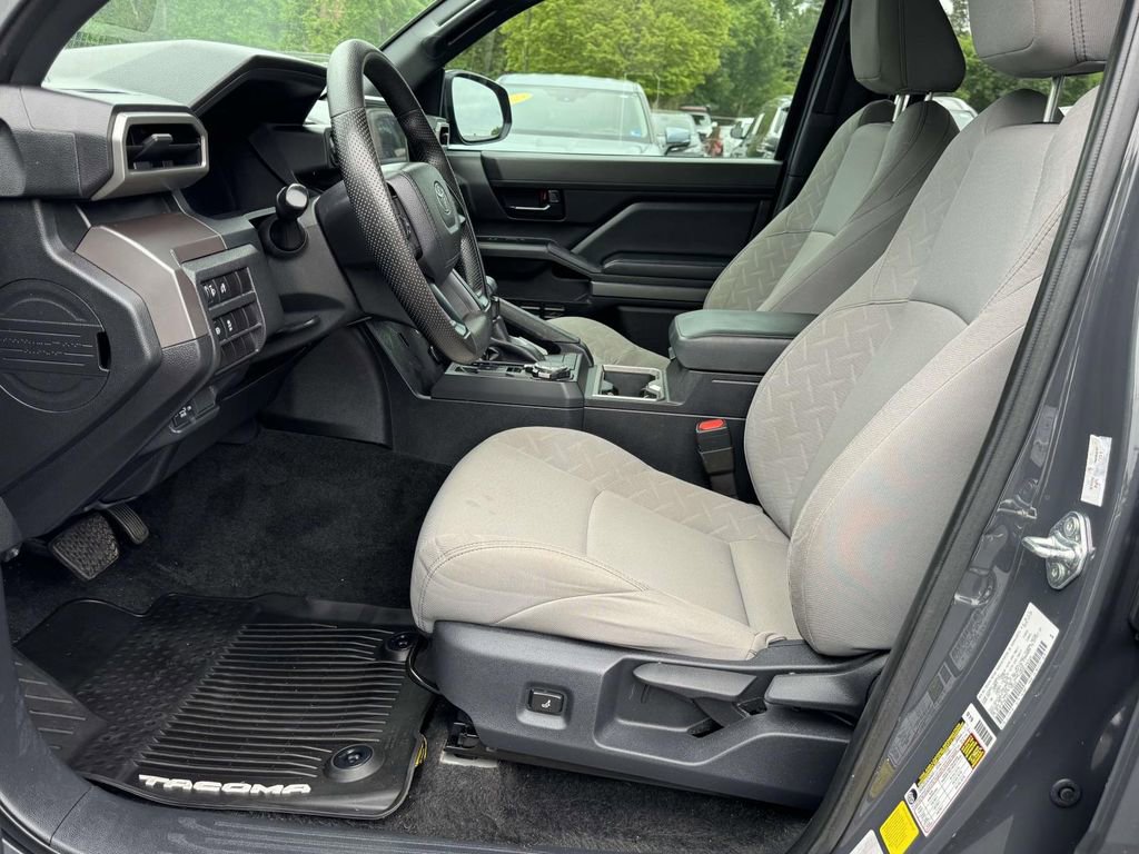 Used 2025 Toyota Tacoma SR5 AWD/4WD image 20