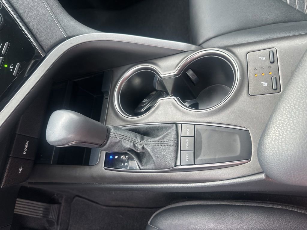 Used 2023 Toyota Camry SE w/ Cold Weather Package image 19