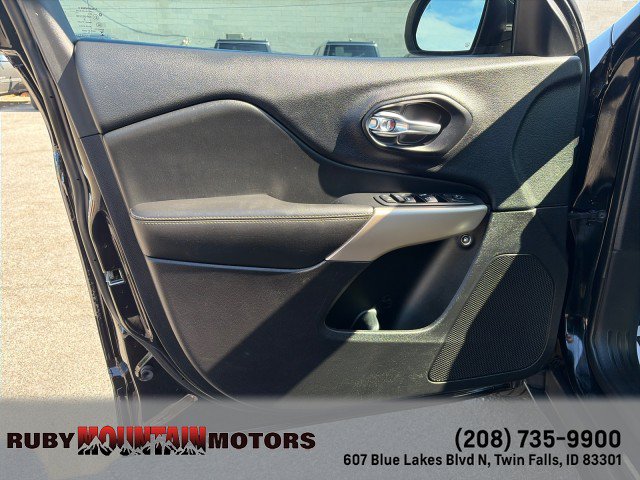 Used 2018 Jeep Cherokee Limited AWD/4WD image 10