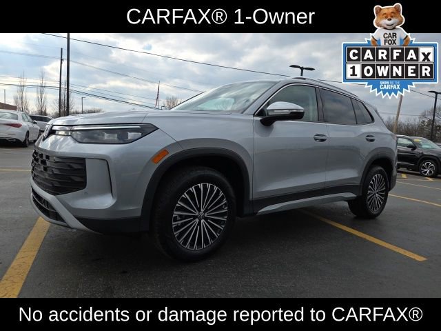 Used 2025 Volkswagen Tiguan S image 3