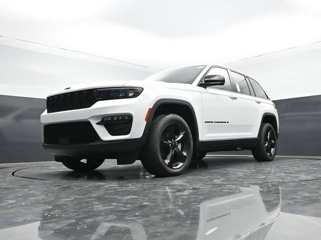 Used 2023 Jeep Grand Cherokee Limited w/ Black Appearance Package AWD/4WD image 62