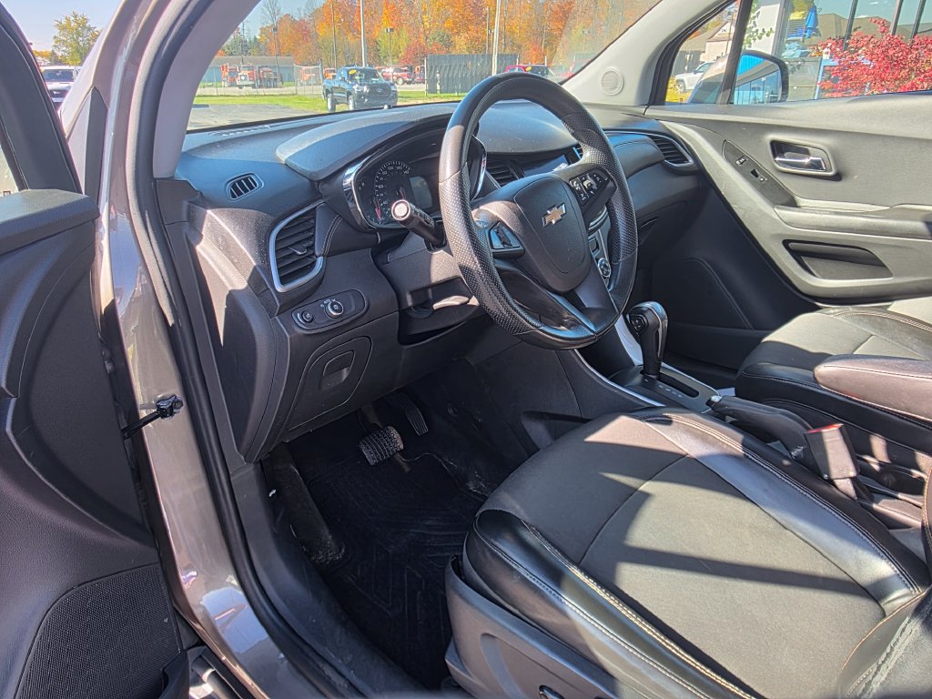 Used 2021 Chevrolet Trax LT AWD/4WD image 19
