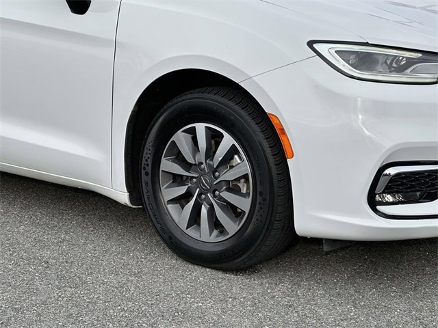Used 2024 Chrysler Pacifica Select image 7