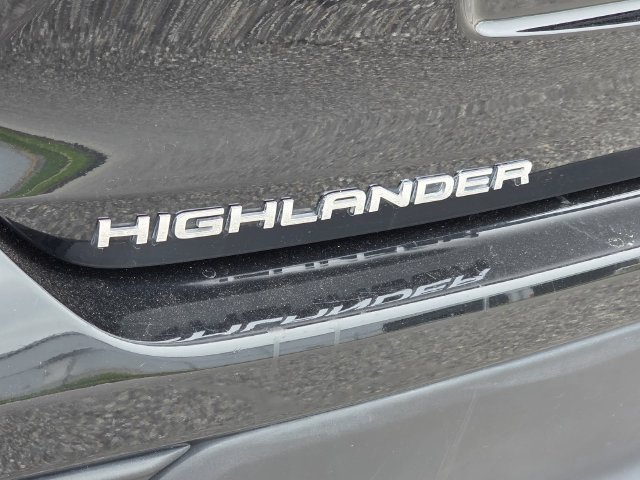 Used 2021 Toyota Highlander XLE FWD image 33