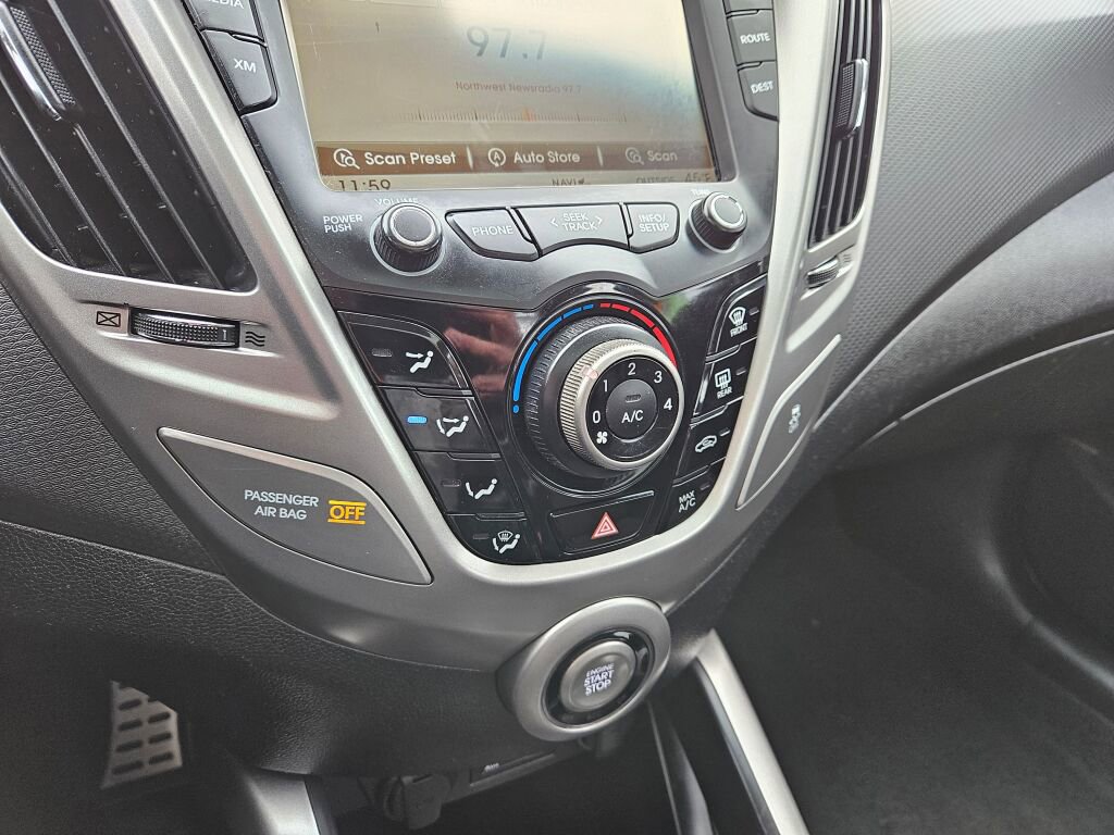 Used 2012 Hyundai Veloster w/ Style Pkg image 29