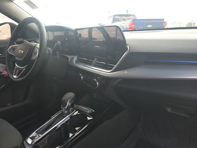 Used 2026 Chevrolet Trax LT w/ LT Convenience Package FWD image 13