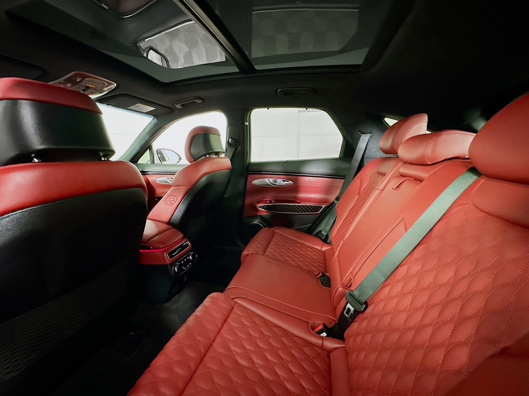 Used 2025 Genesis GV70 3.5T Sport w/ Sport Prestige Package image 25