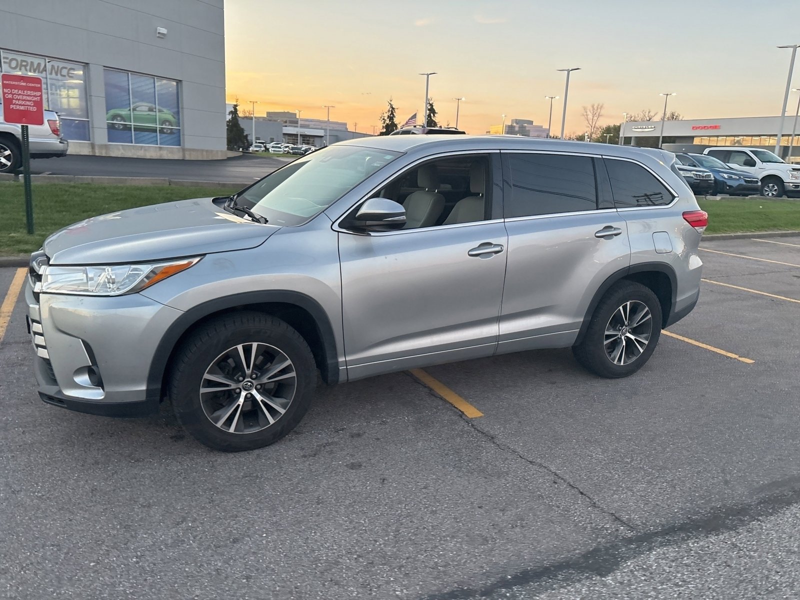 Used 2017 Toyota Highlander LE FWD image 11