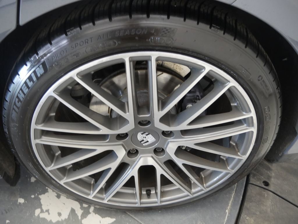 Certified 2025 Porsche Panamera 4 image 14