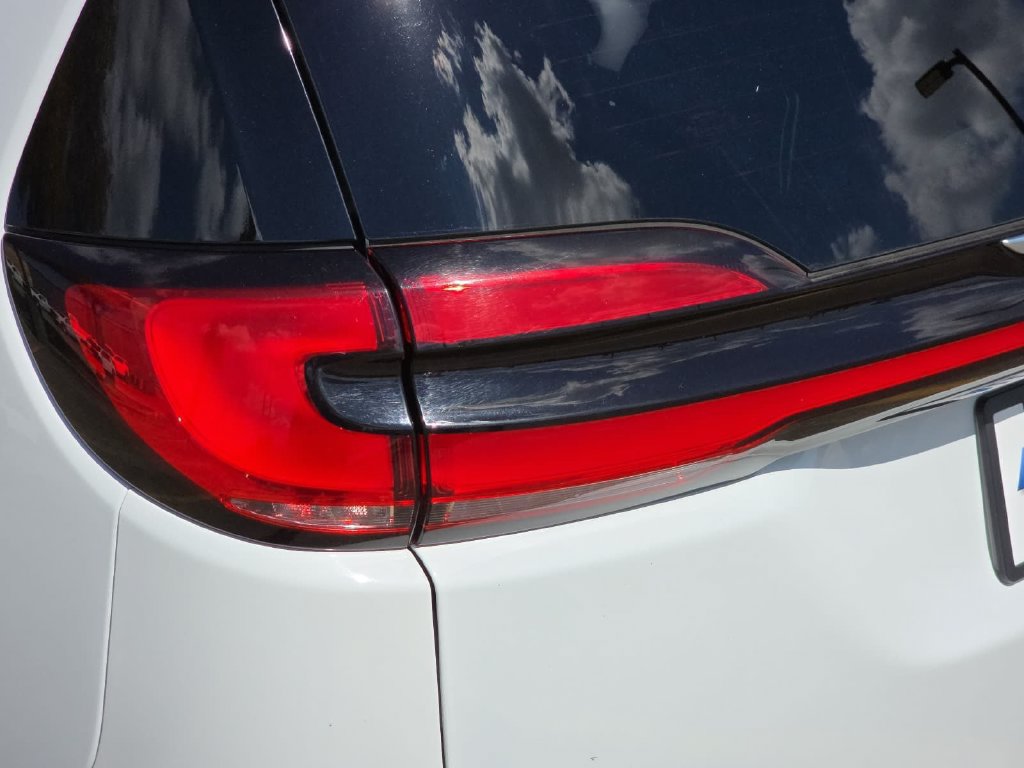 Used 2023 Chrysler Pacifica Touring-L FWD image 34