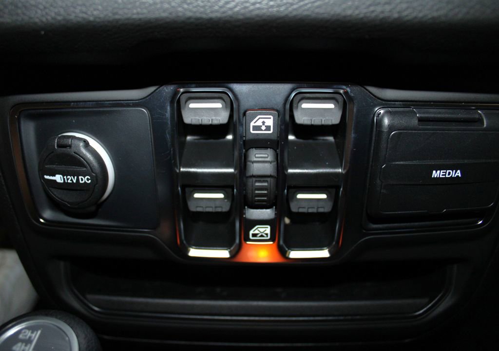 New 2025 Jeep Gladiator Sport image 24