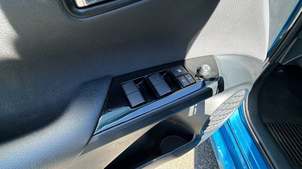 Used 2022 Toyota Prius L Eco FWD image 20