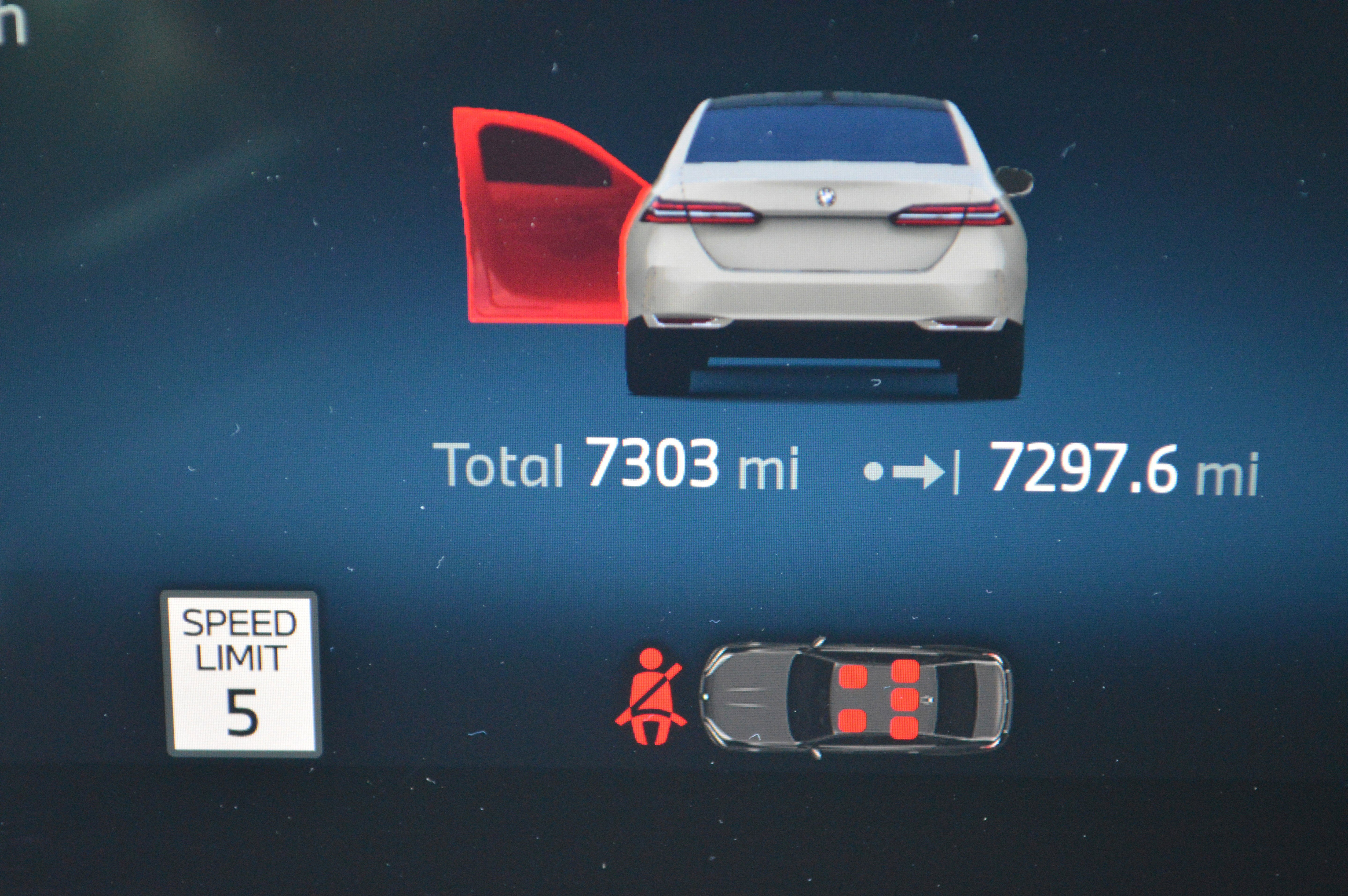 Used 2025 BMW 530i xDrive w/ Premium Package image 17