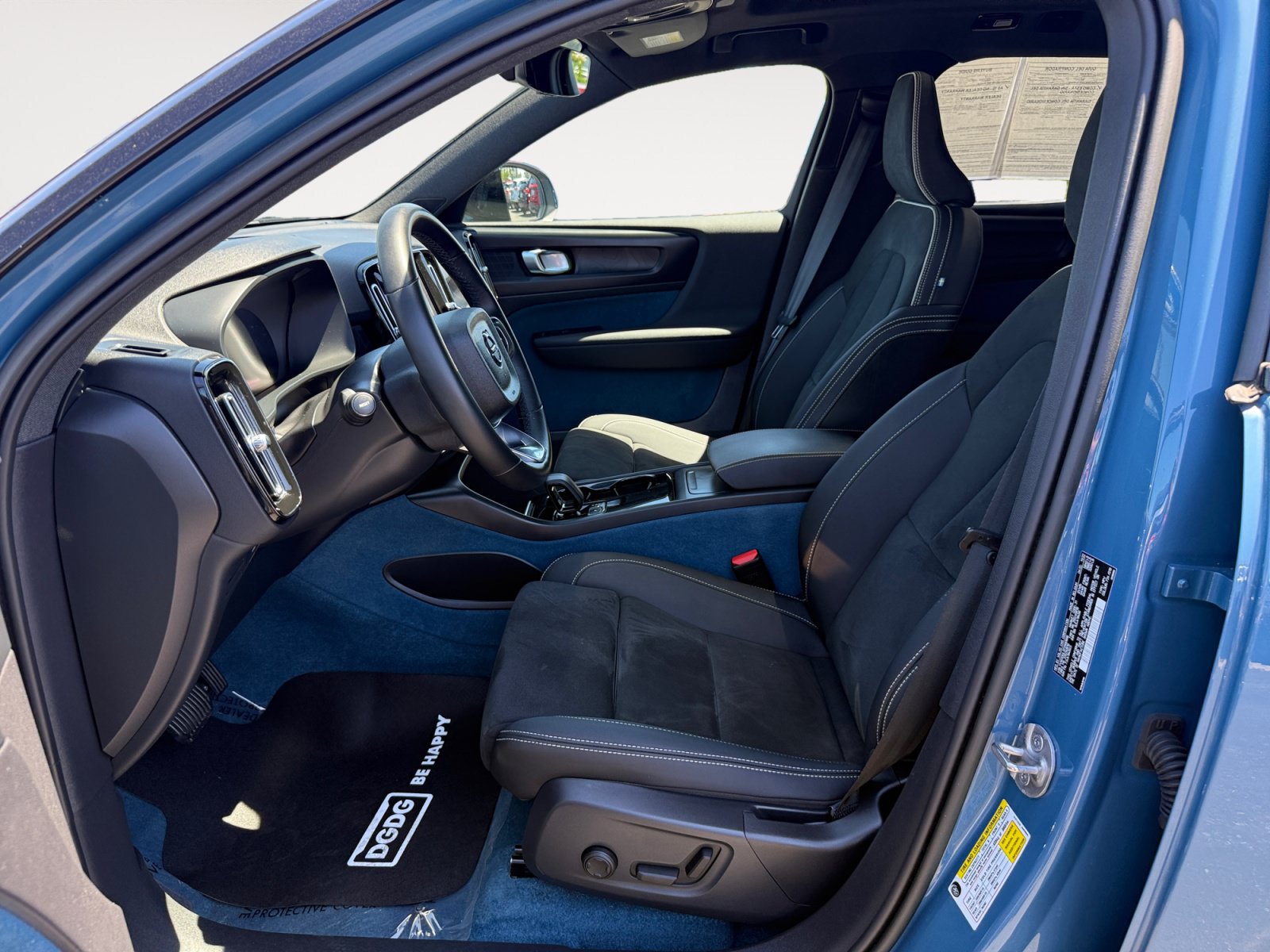 Used 2023 Volvo XC40 Recharge Plus AWD/4WD image 10