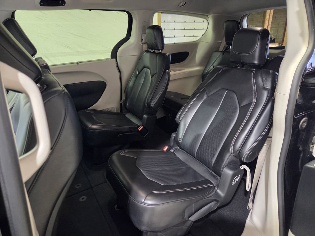 Used 2024 Chrysler Pacifica Touring-L FWD image 14
