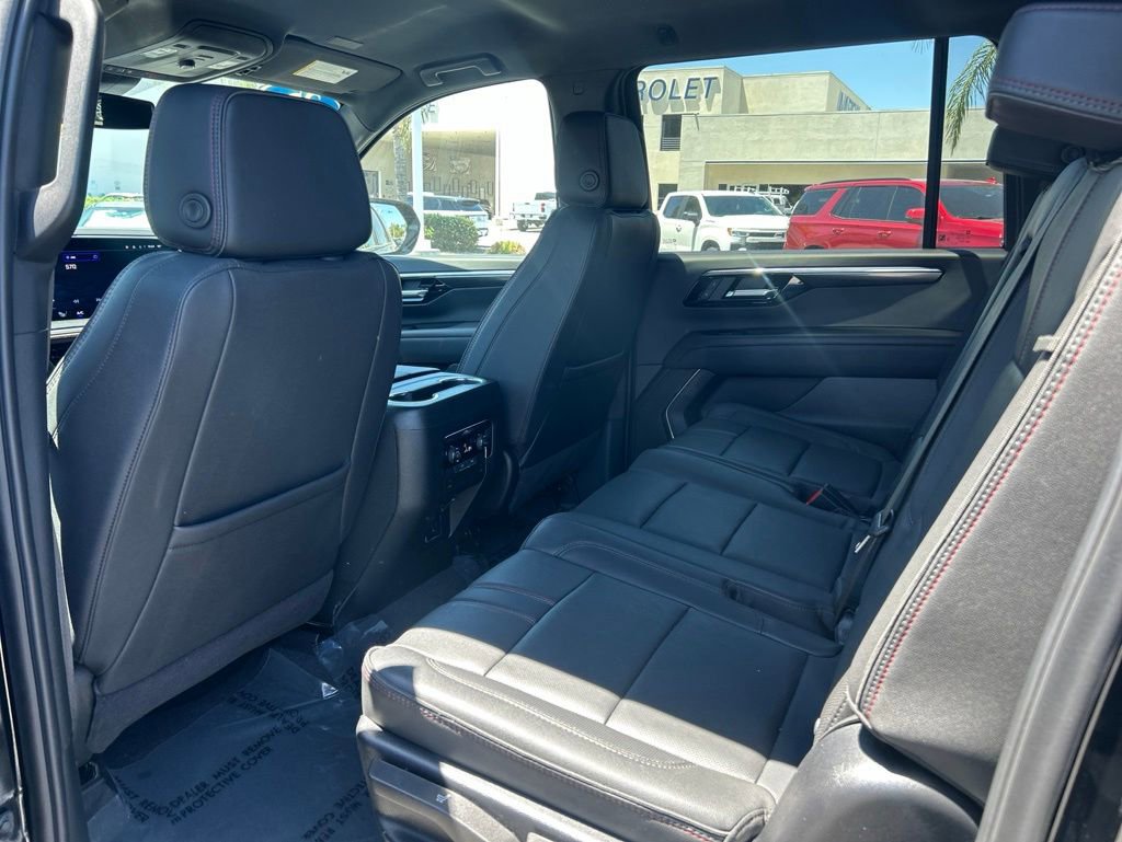Used 2025 Chevrolet Suburban RST AWD/4WD image 9