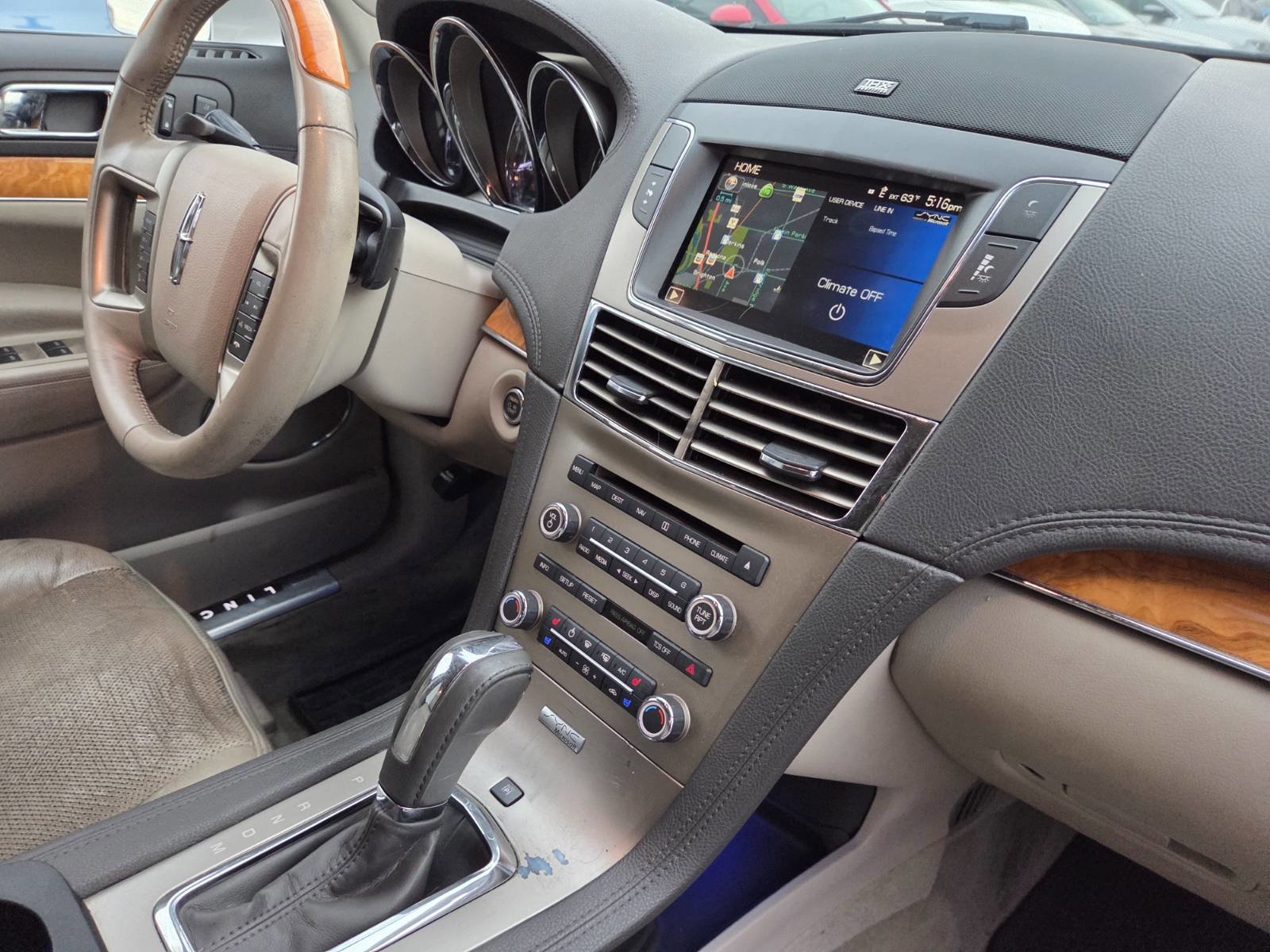 Used 2012 Lincoln MKT AWD image 20