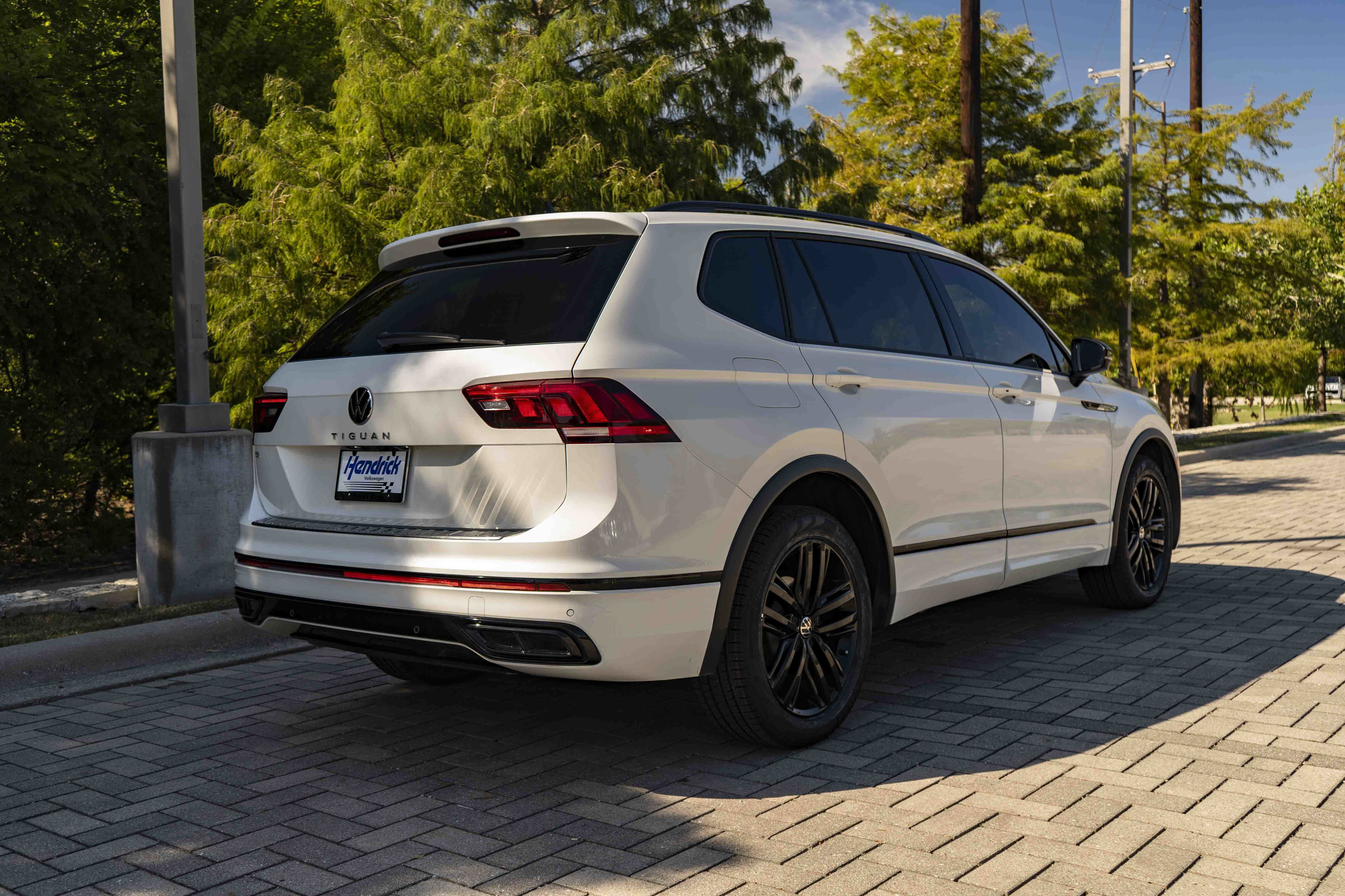 Certified 2022 Volkswagen Tiguan SE R-Line FWD image 8