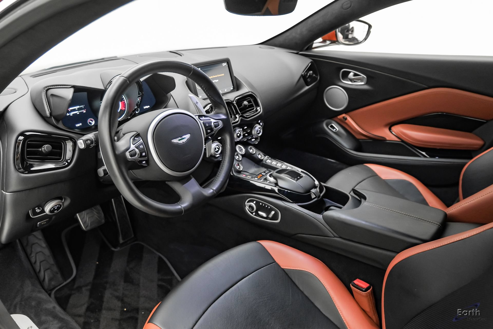 Used 2019 Aston Martin V8 Vantage Coupe RWD image 3